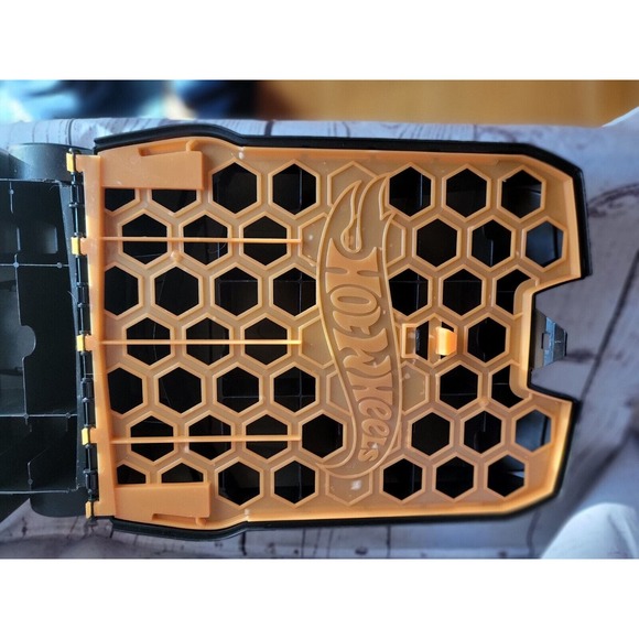 Hot Wheels 100 Car Rolling Storage Case, Retractable Handle + 11 Random Cars - Picture 6 of 12